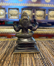 Charger l'image dans la galerie, Vintage Bronze Ganesha Statue