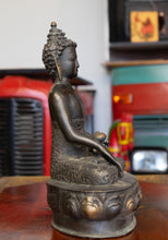 Charger l'image dans la galerie, Vintage Bronze Buddha Statue