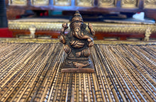Charger l'image dans la galerie, Vintage Bronze Ganesha Statue Small