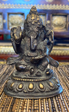 Charger l'image dans la galerie, Vintage Bronze Ganesha Statue Sitting