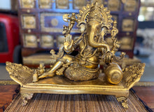 Charger l'image dans la galerie, Vintage Bronze Ganesha Statue Pose