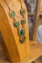 Charger l'image dans la galerie, Vintage Solid Brass and Murano Glass Necklace with Earrings (Green Glass)