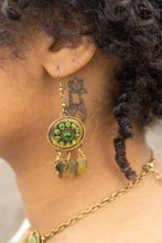 Charger l'image dans la galerie, Vintage Solid Brass and Murano Glass Necklace with Earrings (Green Glass)