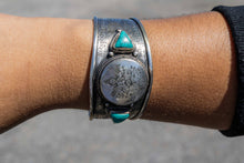 Charger l'image dans la galerie, Tibetan Silver Cuff-Budha with Turquoise