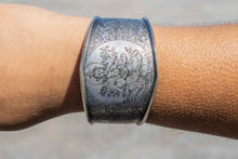 Charger l'image dans la galerie, Tibetan Silver Cuff-Budha Engraved