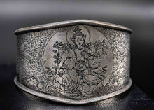 Charger l'image dans la galerie, Tibetan Silver Cuff-Budha Engraved