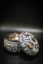 Load image into Gallery viewer, Jade Crystal Jewelry Box – Elegant Storage with Healing Energy