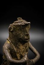 Load image into Gallery viewer, Bastar Statue-Squatting Monkey