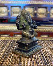 Charger l'image dans la galerie, Vintage Bronze Ganesha Statue