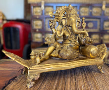 Charger l'image dans la galerie, Vintage Bronze Ganesha Statue Pose