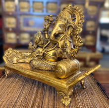 Charger l'image dans la galerie, Vintage Bronze Ganesha Statue Pose