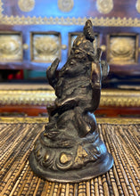 Charger l'image dans la galerie, Vintage Bronze Ganesha Statue Sitting