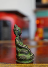 Charger l'image dans la galerie, Vintage Bronze Buddha Statue Set of 5