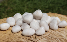 Charger l'image dans la galerie, White Onyx Tumble Stone