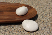 Charger l'image dans la galerie, White Onyx Tumble Stone