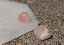 Charger l'image dans la galerie, Rose Quartz Tumbled Stone