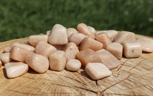 Charger l'image dans la galerie, Moonstone Tumbled Stone