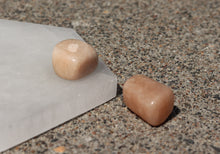 Charger l'image dans la galerie, Moonstone Tumbled Stone