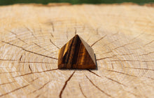 Charger l'image dans la galerie, Tiger Eye Pyramid
