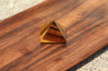 Charger l'image dans la galerie, Tiger Eye Pyramid