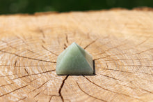 Charger l'image dans la galerie, Green Aventurine Pyramid