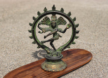 Charger l'image dans la galerie, Bronze Shiva Statue