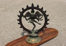 Charger l'image dans la galerie, Bronze Shiva Statue