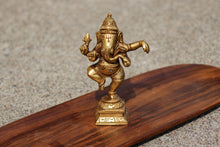 Charger l'image dans la galerie, Vintage Bronze Ganesha Statue