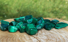 Charger l'image dans la galerie, Malachite Tumbled Stone