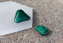 Charger l'image dans la galerie, Malachite Tumbled Stone