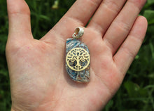 Charger l'image dans la galerie, Tree Crystal Pendant