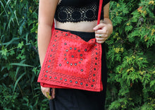 Charger l'image dans la galerie, Organic Hemp Cotton Medium Crossbody Bag-red Mandala