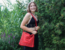 Charger l'image dans la galerie, Organic Hemp Cotton Medium Crossbody Bag-red Mandala