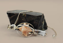 Charger l'image dans la galerie, Moonstone Pendulum Star