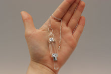 Charger l'image dans la galerie, Clear Quartz Pendulum Point