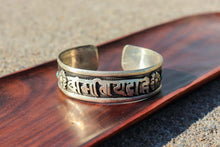 Load image into Gallery viewer, Turquoise Mantra Healing Bracelet