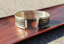 Load image into Gallery viewer, Turquoise Mantra Healing Bracelet