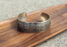 Load image into Gallery viewer, White Metal Healing Bracelet