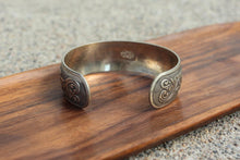 Load image into Gallery viewer, White Metal Healing Bracelet