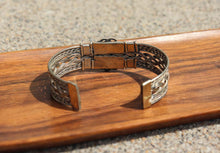 Load image into Gallery viewer, Tiger Eye Healing Bracelet