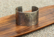 Load image into Gallery viewer, White Metal Healing Bracelet