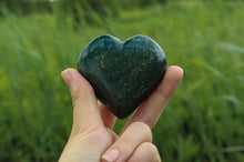 Charger l'image dans la galerie, Green Aventurine Heart Crystal