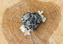 Charger l'image dans la galerie, Rainbow Moonstone Heart Crystal