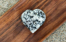 Charger l'image dans la galerie, Rainbow Moonstone Heart Crystal