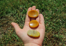 Charger l'image dans la galerie, Yellow Aventurine Worry Stone