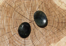 Charger l'image dans la galerie, Labradorite Worry Stone