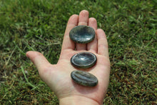 Charger l'image dans la galerie, Labradorite Worry Stone