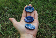 Charger l'image dans la galerie, Sodalite Worry Stone