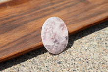 Charger l'image dans la galerie, Rose Quartz Worry Stone