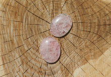 Charger l'image dans la galerie, Rose Quartz Worry Stone